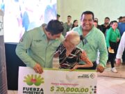 Ricardo Gallardo les cumple a damnificados de Tamazunchale y Matlapa con programa «Fuerza Huastecas»
