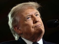 Examen médico de Trump reaviva debate sobre su salud mental; se le ha visto divagando