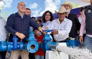 Enrique Galindo cumple con agua a comunidades rurales: entrega pozo rehabilitado