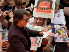 Vitorean al actor Tom Cruise al presentar ‘Digger’, de Alejandro González Iñárritu, en México